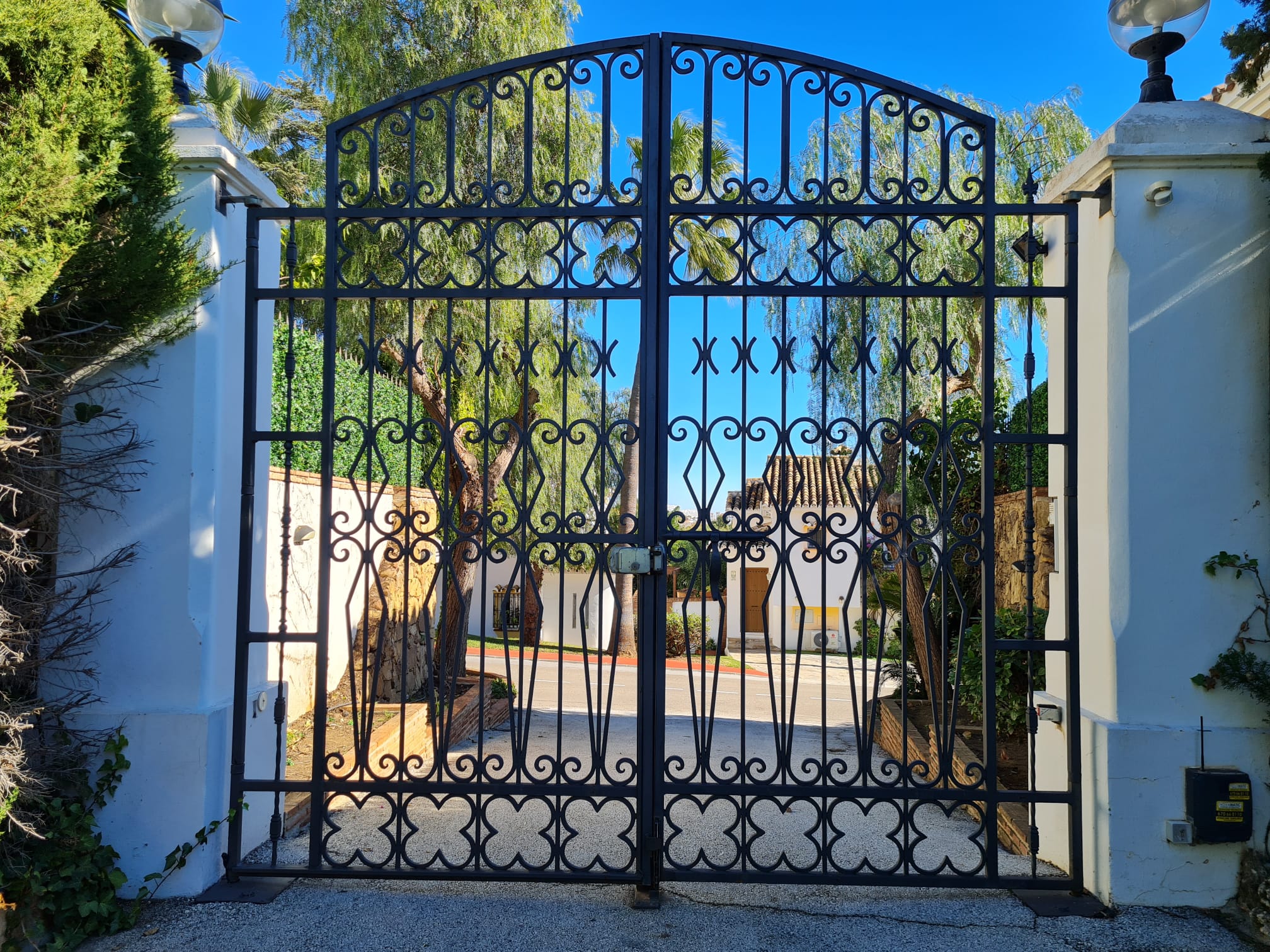 Cancela de hierro forjado a medida — Marbella